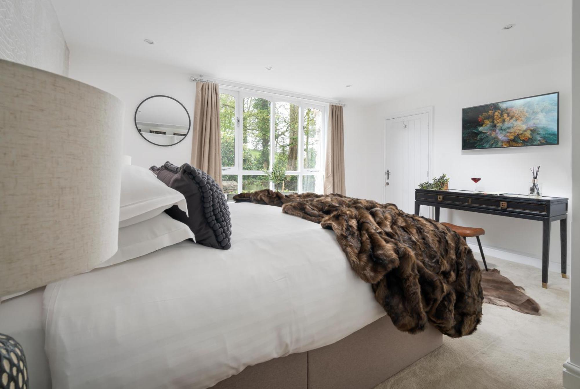 Aphrodites Group - Luxury Hot Tub Suites In Central Lake District! Боунес-он-Уиндермер Экстерьер фото