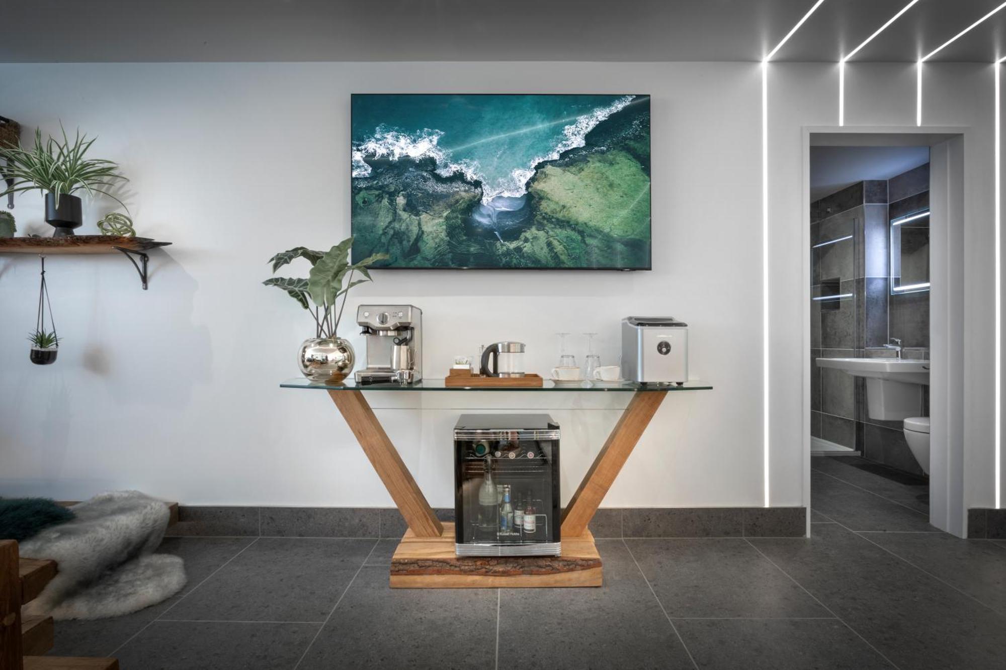 Aphrodites Group - Luxury Hot Tub Suites In Central Lake District! Боунес-он-Уиндермер Экстерьер фото