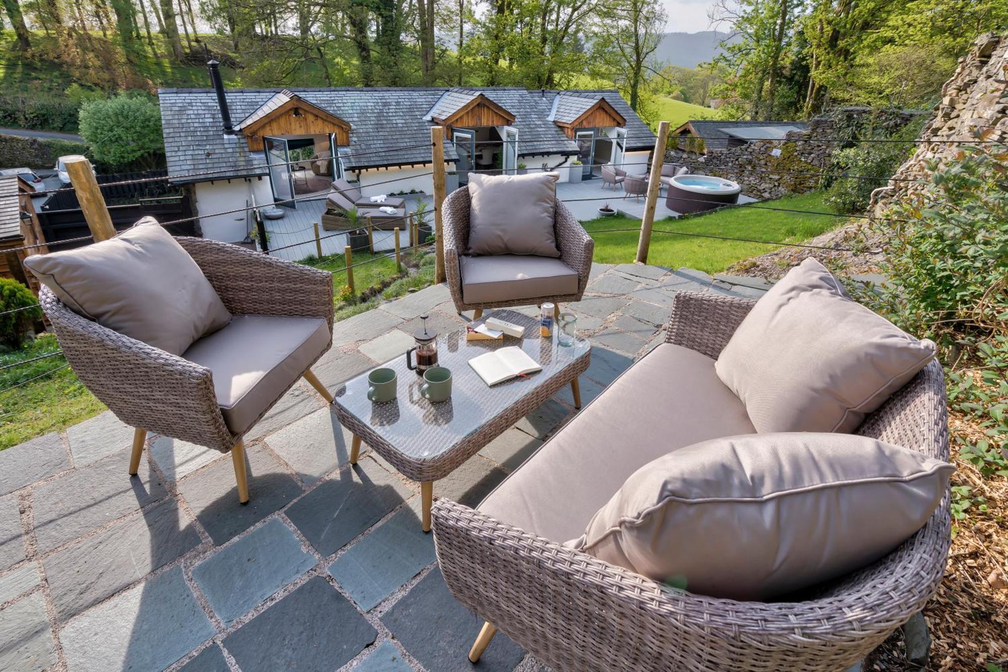 Aphrodites Group - Luxury Hot Tub Suites In Central Lake District! Боунес-он-Уиндермер Экстерьер фото