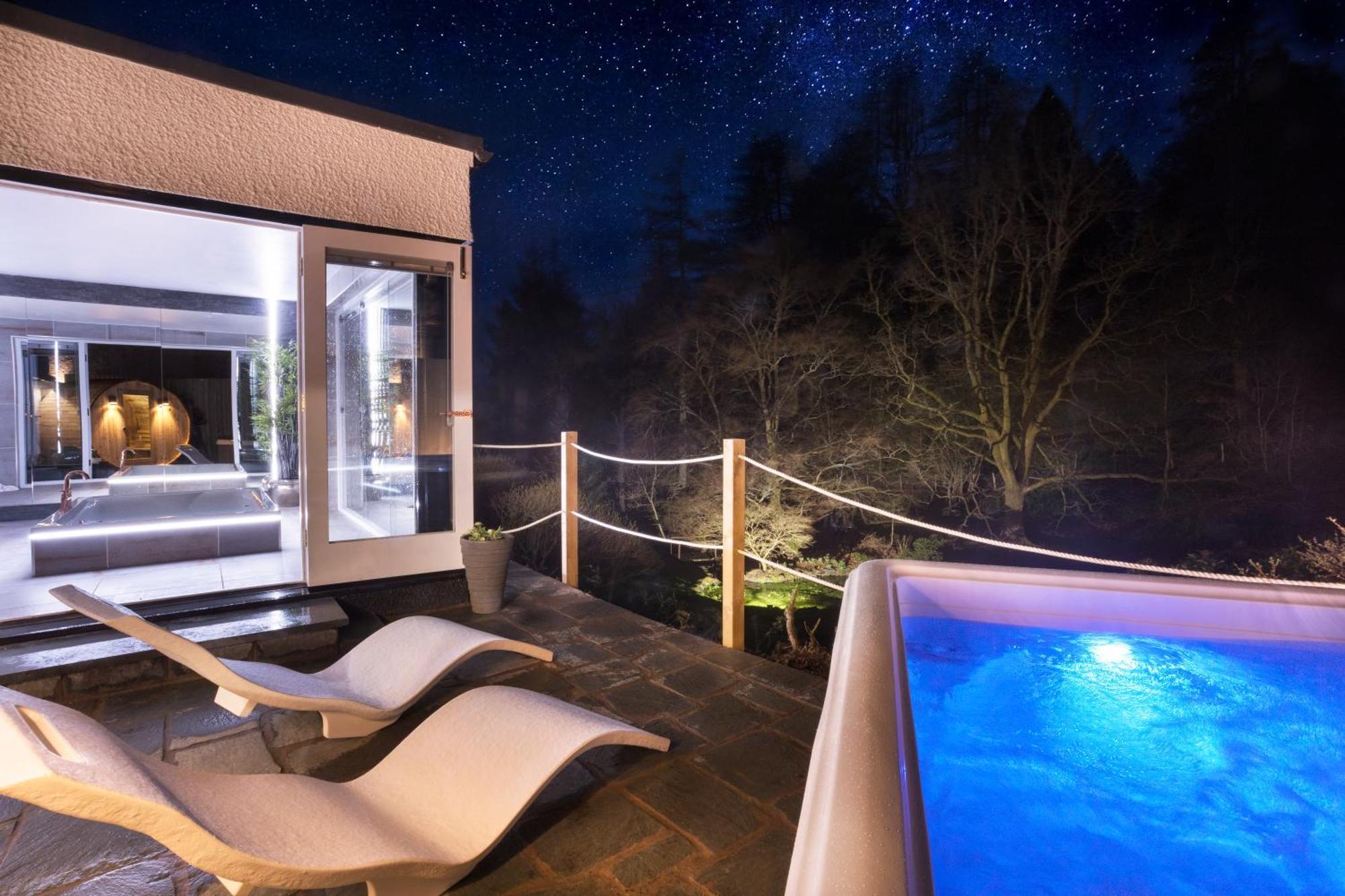 Aphrodites Group - Luxury Hot Tub Suites In Central Lake District! Боунес-он-Уиндермер Экстерьер фото
