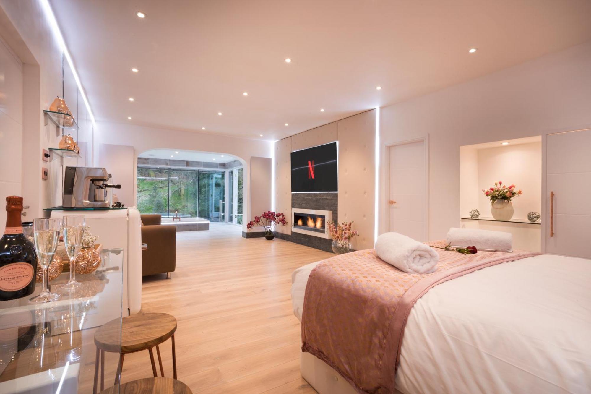 Aphrodites Group - Luxury Hot Tub Suites In Central Lake District! Боунес-он-Уиндермер Экстерьер фото
