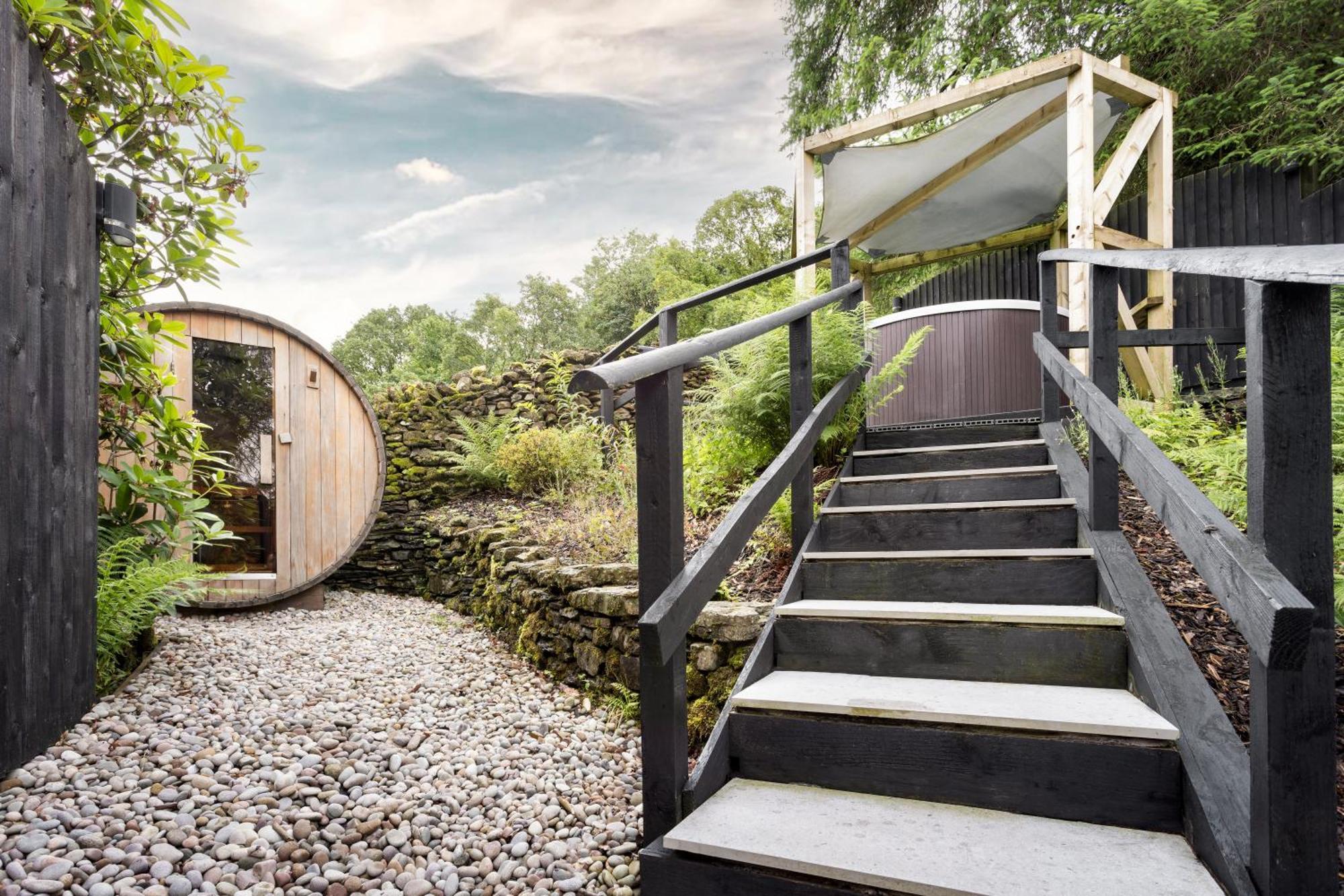 Aphrodites Group - Luxury Hot Tub Suites In Central Lake District! Боунес-он-Уиндермер Экстерьер фото