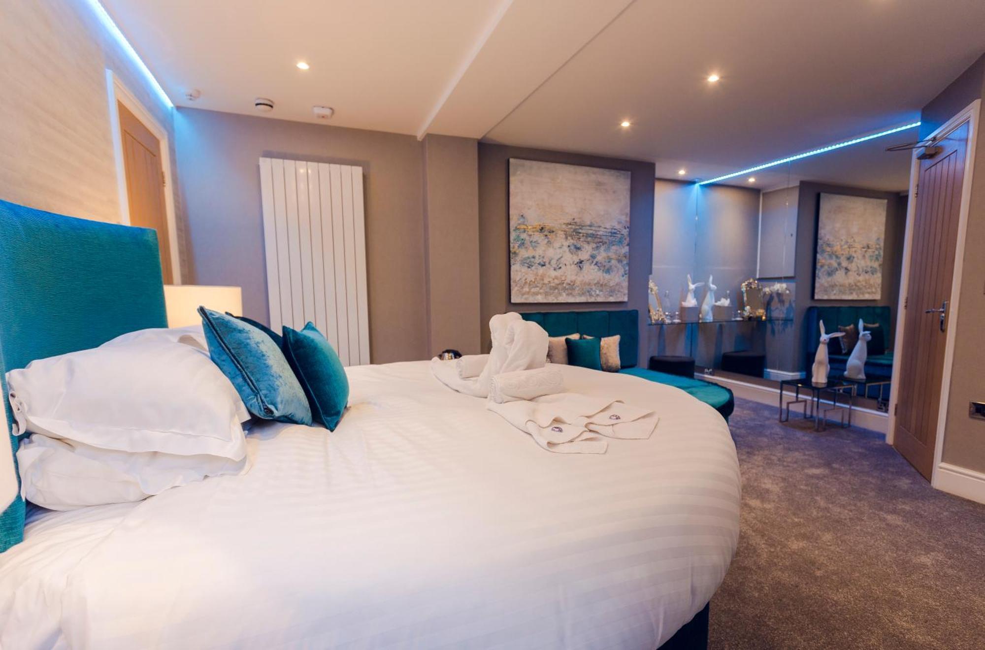 Aphrodites Group - Luxury Hot Tub Suites In Central Lake District! Боунес-он-Уиндермер Экстерьер фото