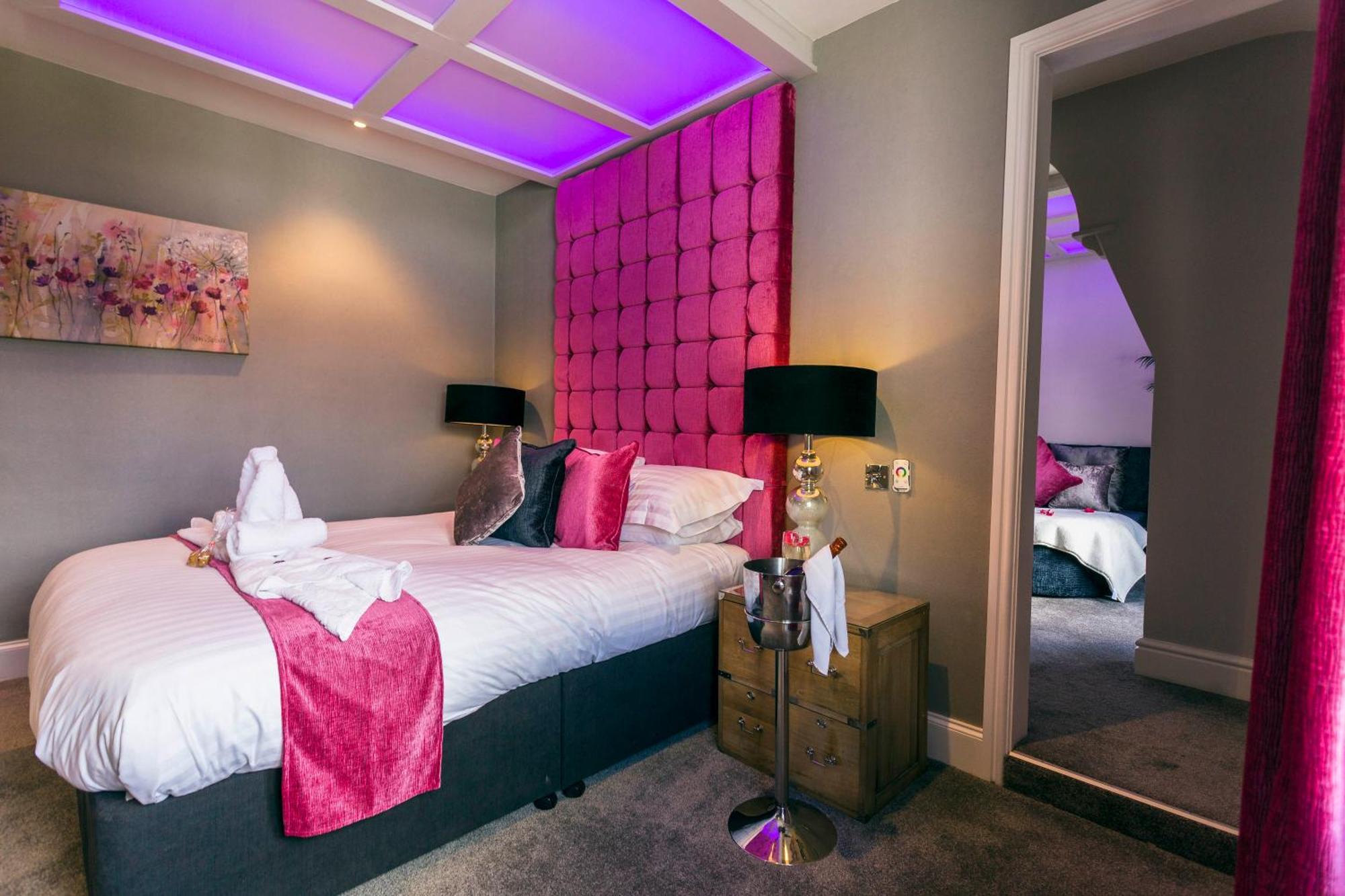 Aphrodites Group - Luxury Hot Tub Suites In Central Lake District! Боунес-он-Уиндермер Экстерьер фото