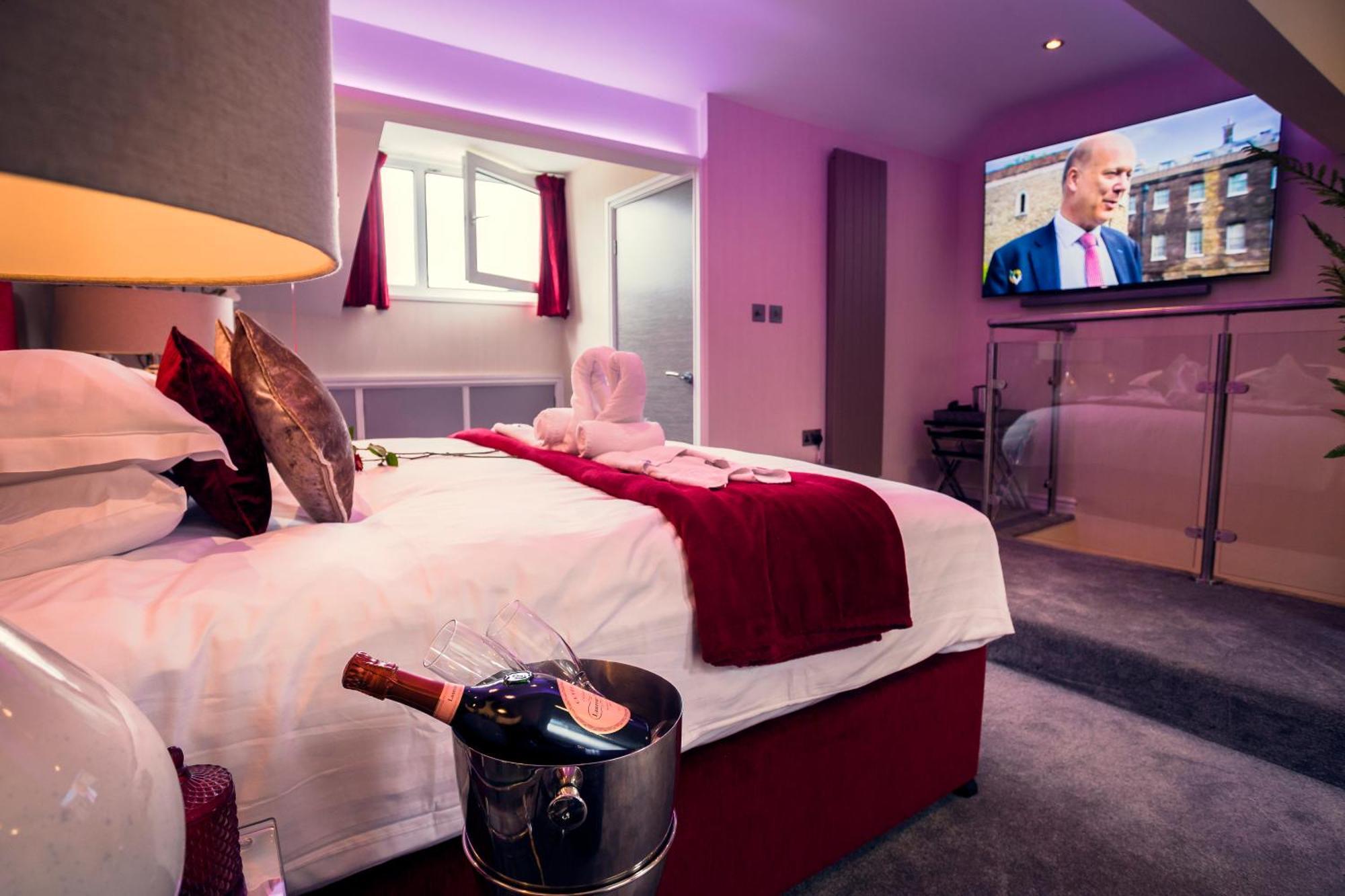 Aphrodites Group - Luxury Hot Tub Suites In Central Lake District! Боунес-он-Уиндермер Экстерьер фото